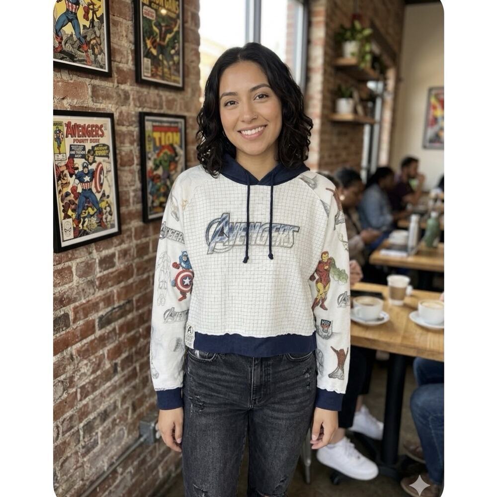 Marvel Avengers Crop Hoodie Women’s Size XL White Grid Graphic Comics Superhero